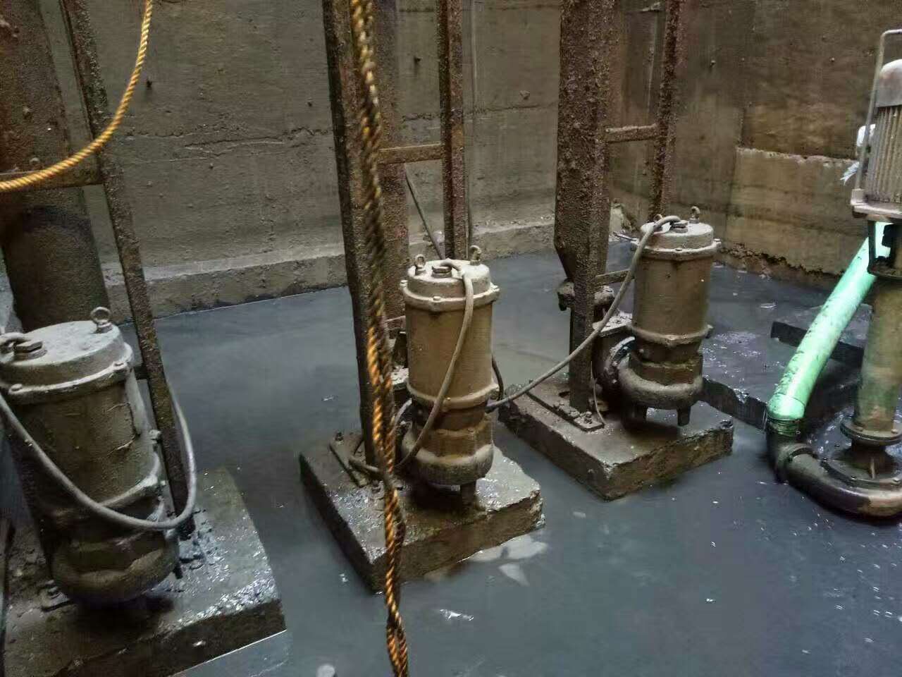 新昌污水池清理