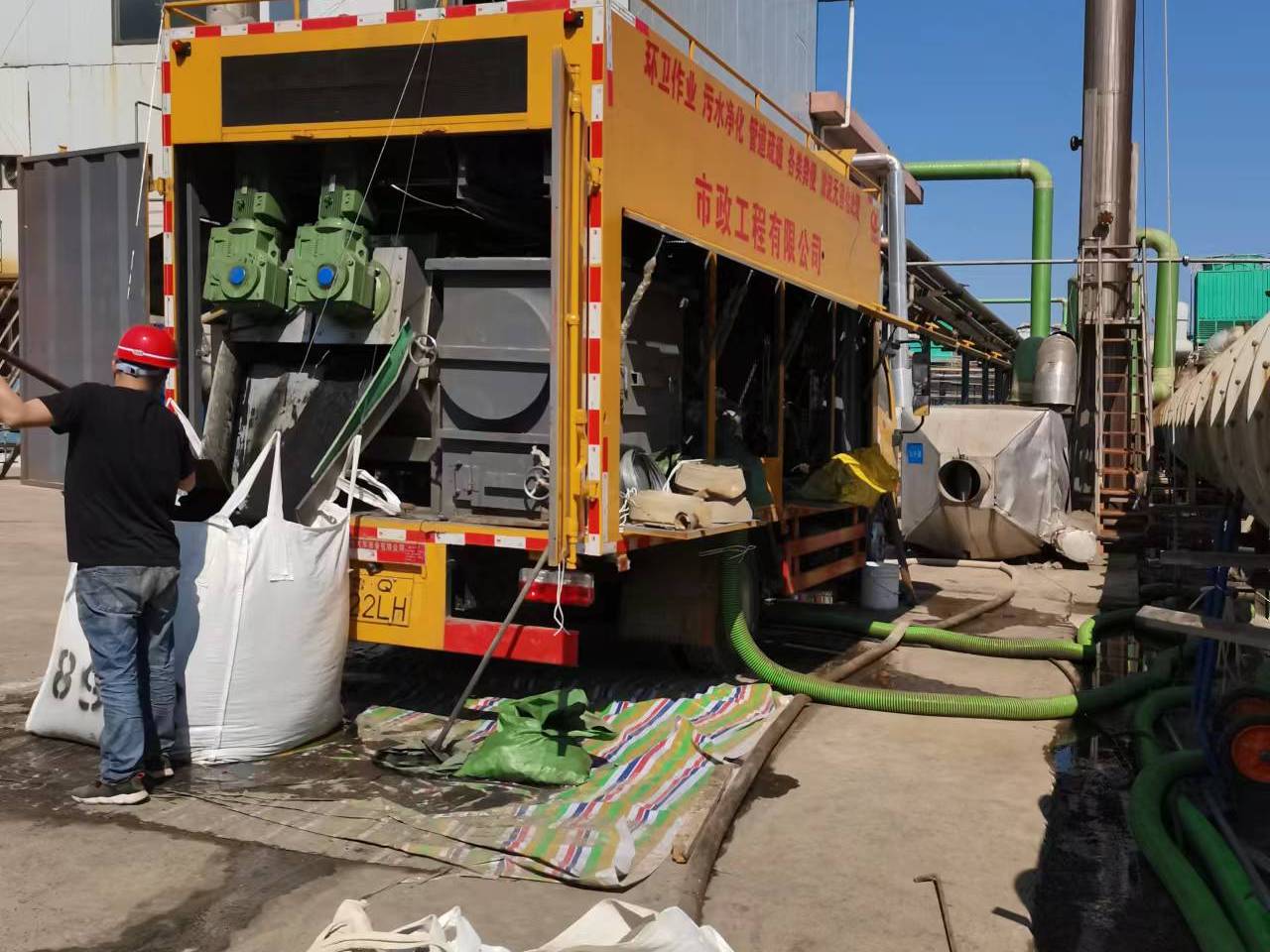 新昌淤泥压干处理